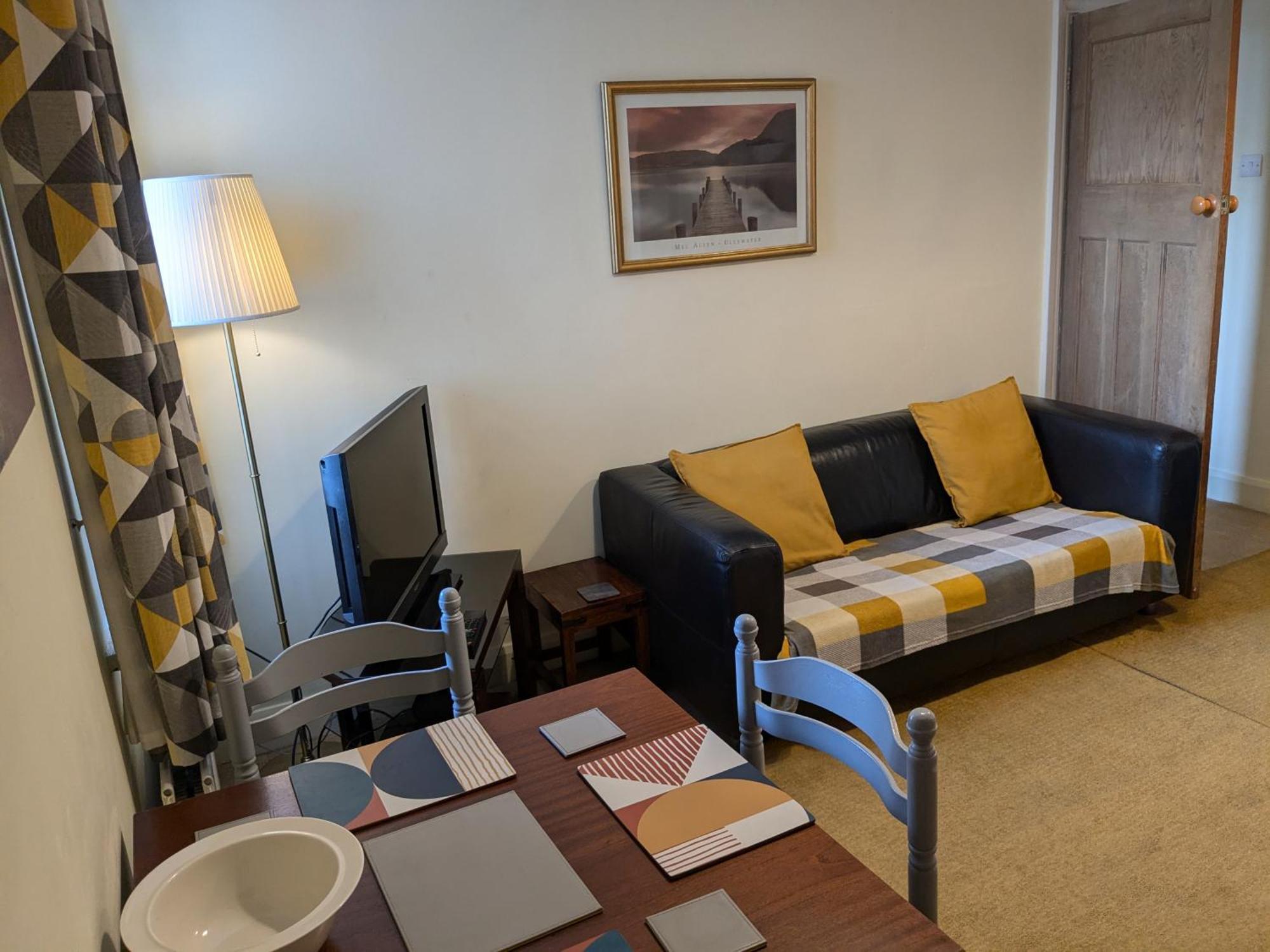 Apartment With Outside Patio And Car Space ダラム エクステリア 写真