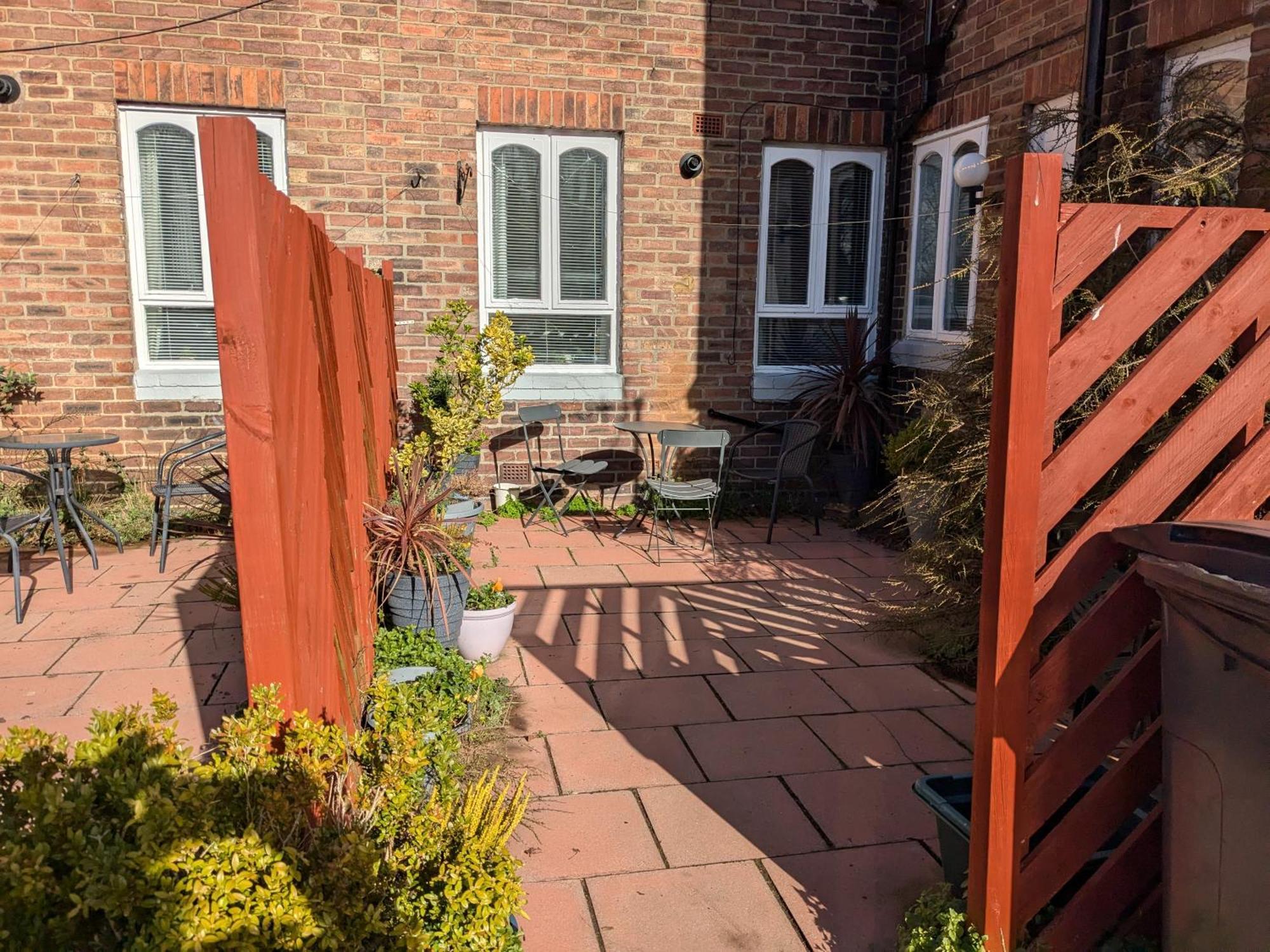 Apartment With Outside Patio And Car Space ダラム エクステリア 写真