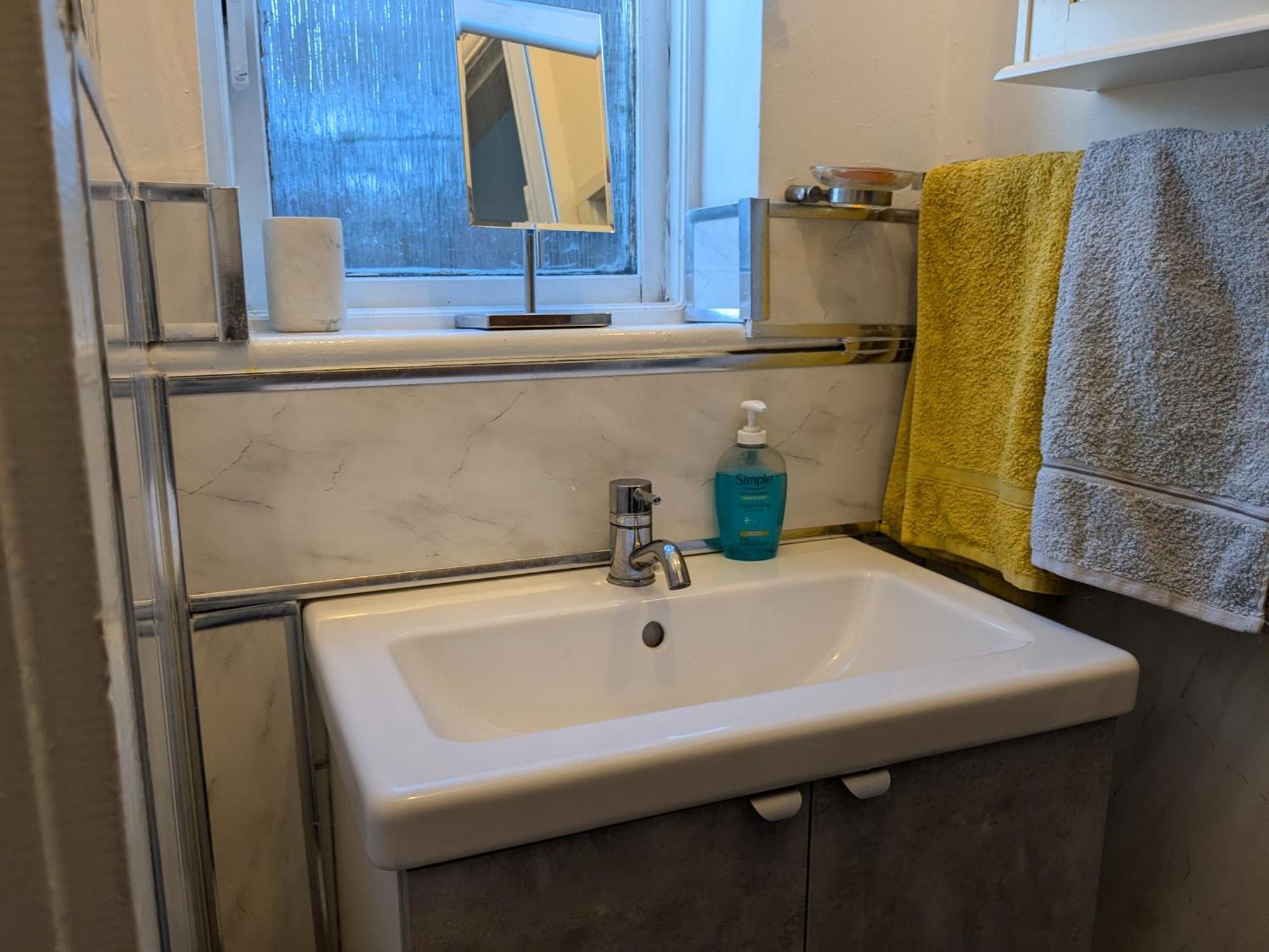 Apartment With Outside Patio And Car Space ダラム エクステリア 写真