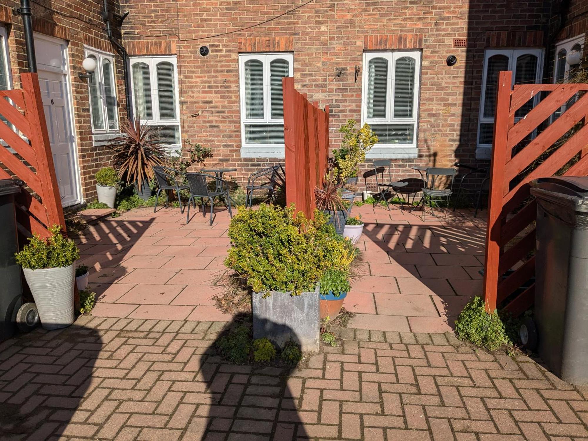 Apartment With Outside Patio And Car Space ダラム エクステリア 写真